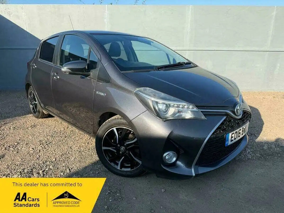 2016-toyota-yaris-15-vvt-i-design-hybrid-big-0