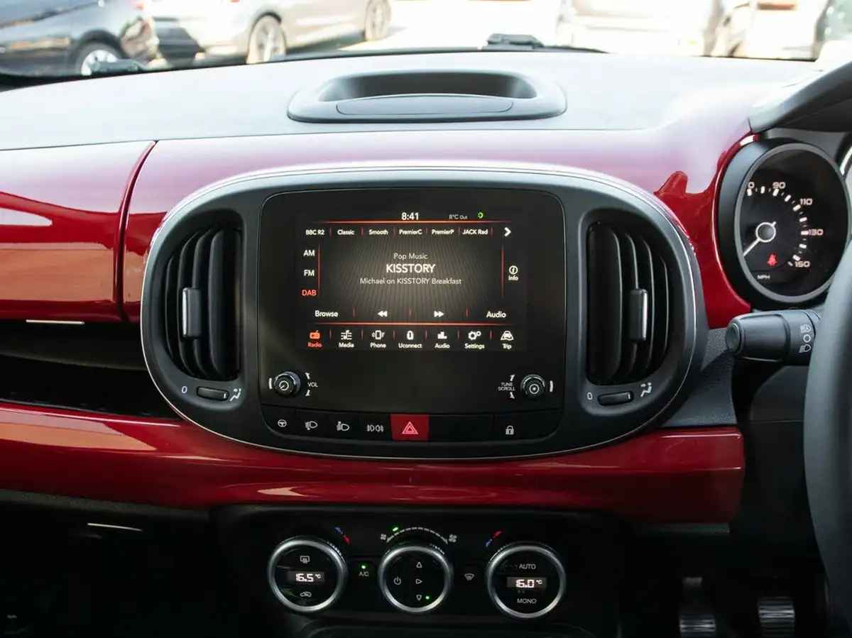 2018-fiat-500l-14-cross-big-21