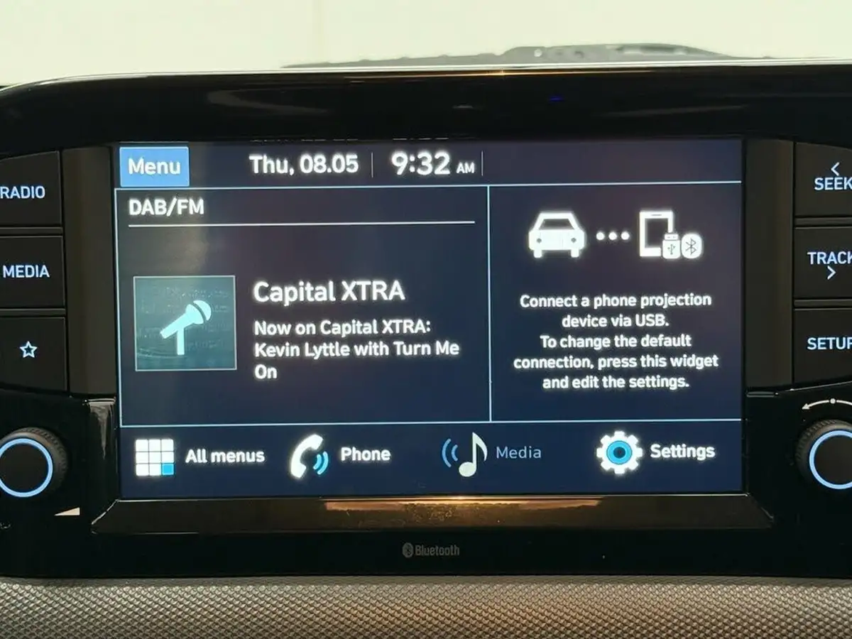 2020-hyundai-i10-12-se-connect-auto-big-24