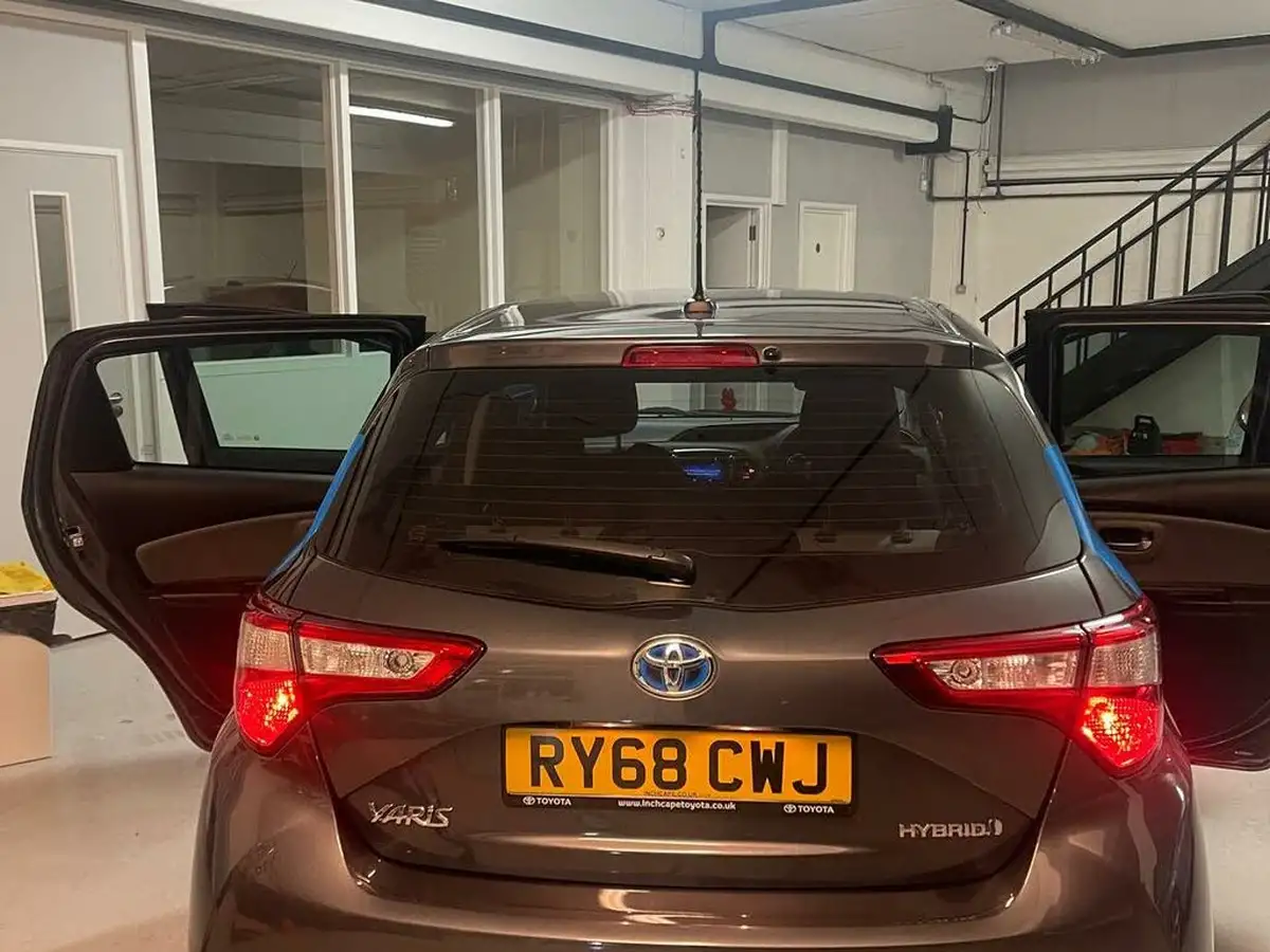 2019-toyota-yaris-15-vvt-i-icon-tech-98bhp-hybrid-1497cc-e-cvt-big-9