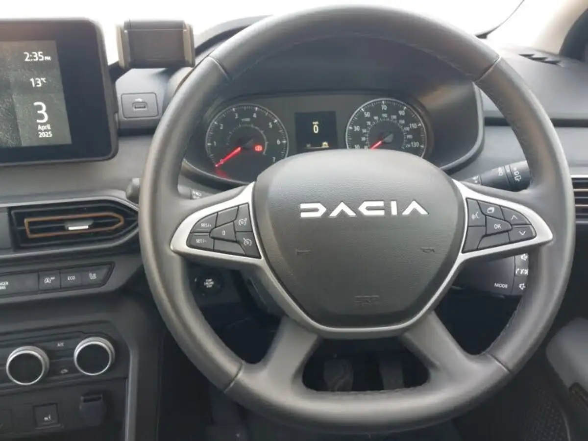 2023-dacia-sandero-stepway-10-tce-essential-90bhp-big-6
