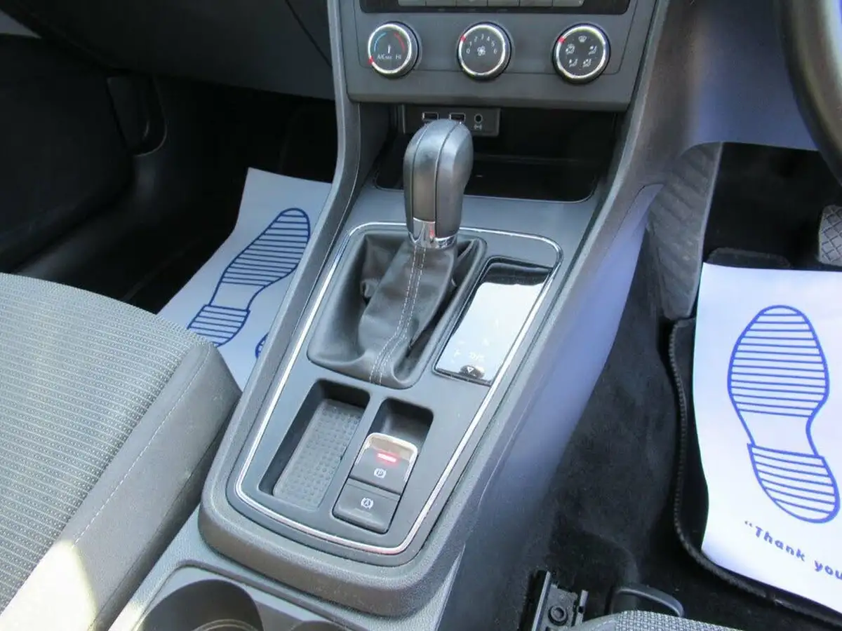 2018-seat-leon-16tdi-se-dynamic-technology-hatchback-dsg-big-24