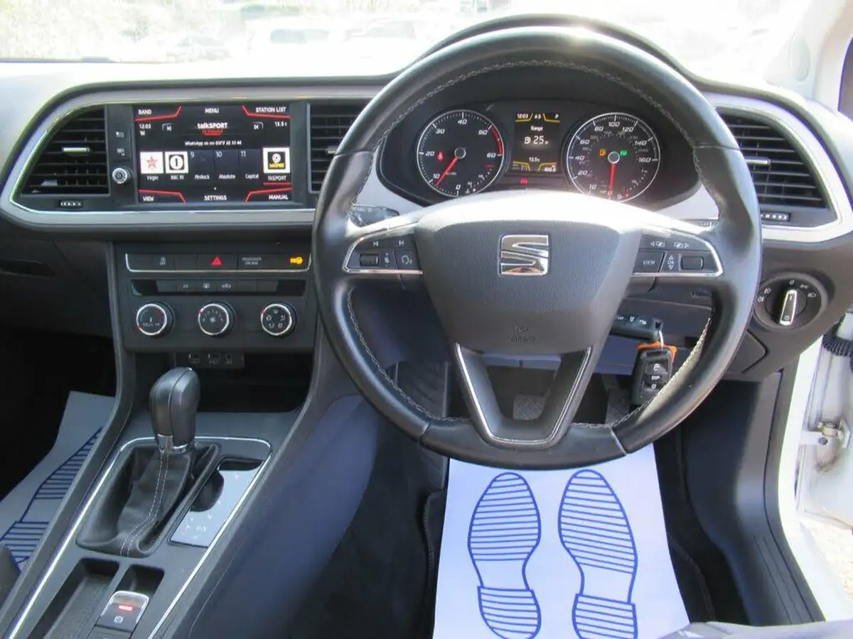 2018-seat-leon-16tdi-se-dynamic-technology-hatchback-dsg-big-3