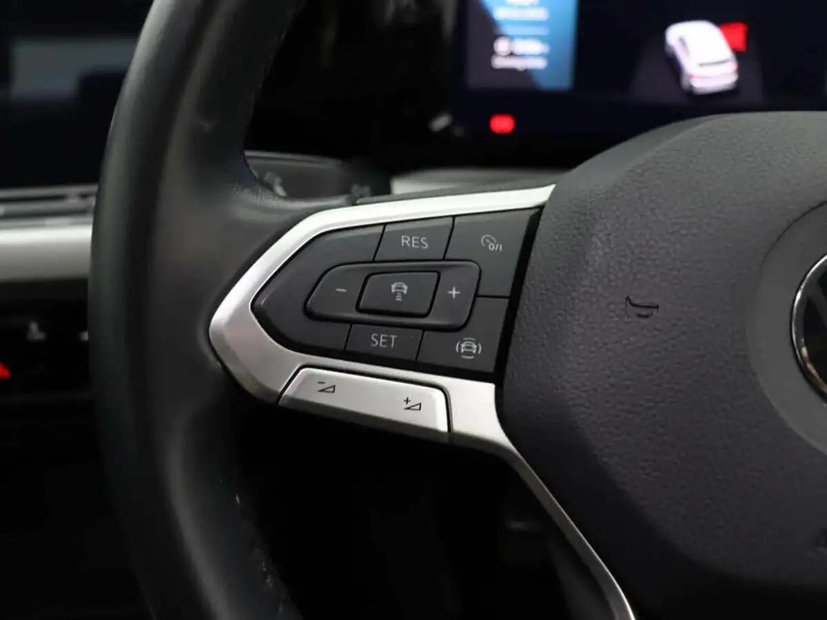 2022-volkswagen-golf-15-tsi-life-130ps-hatchback-big-22