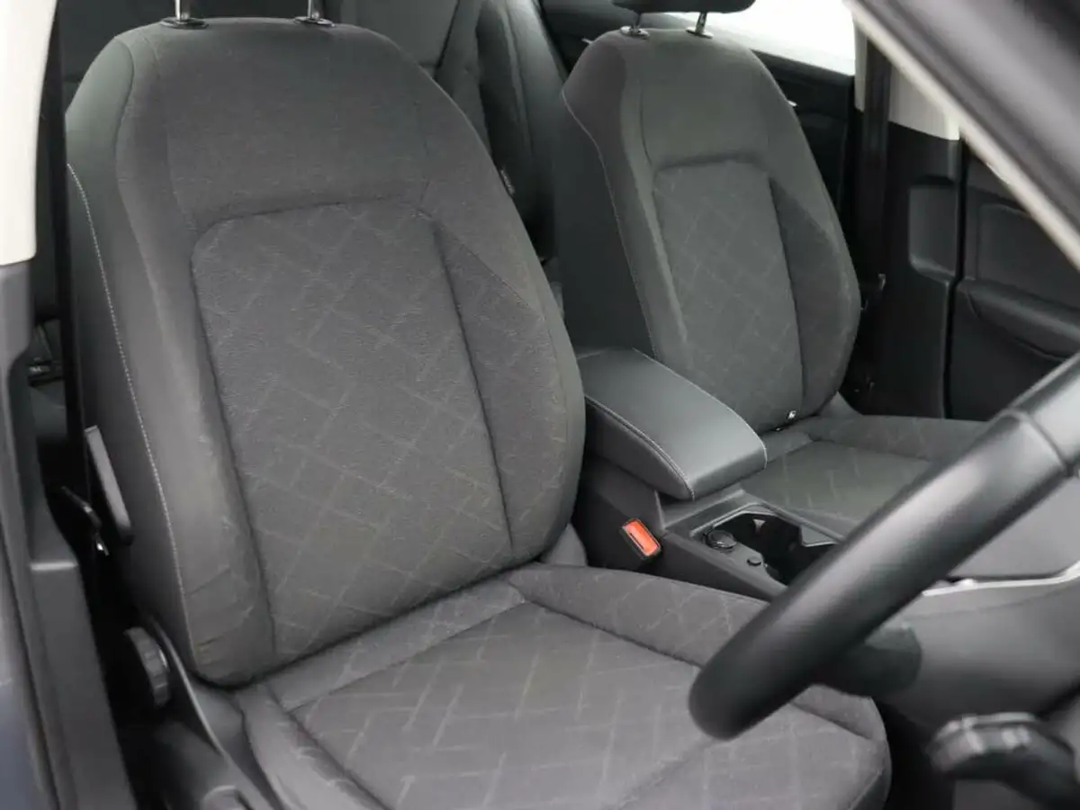 2022-volkswagen-golf-15-tsi-life-130ps-hatchback-big-6
