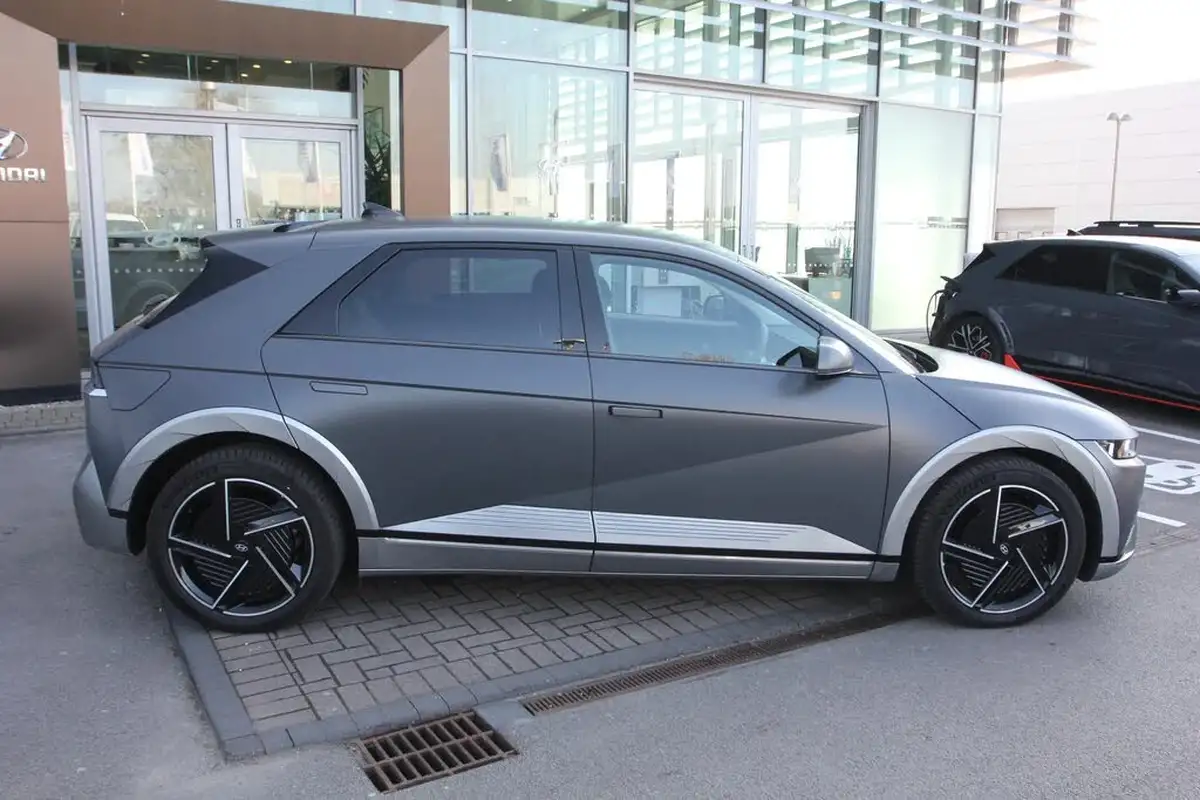 2024-hyundai-ioniq-5-e-ultimate-228ps-84kwh-tech-pack-max-rwd-big-4
