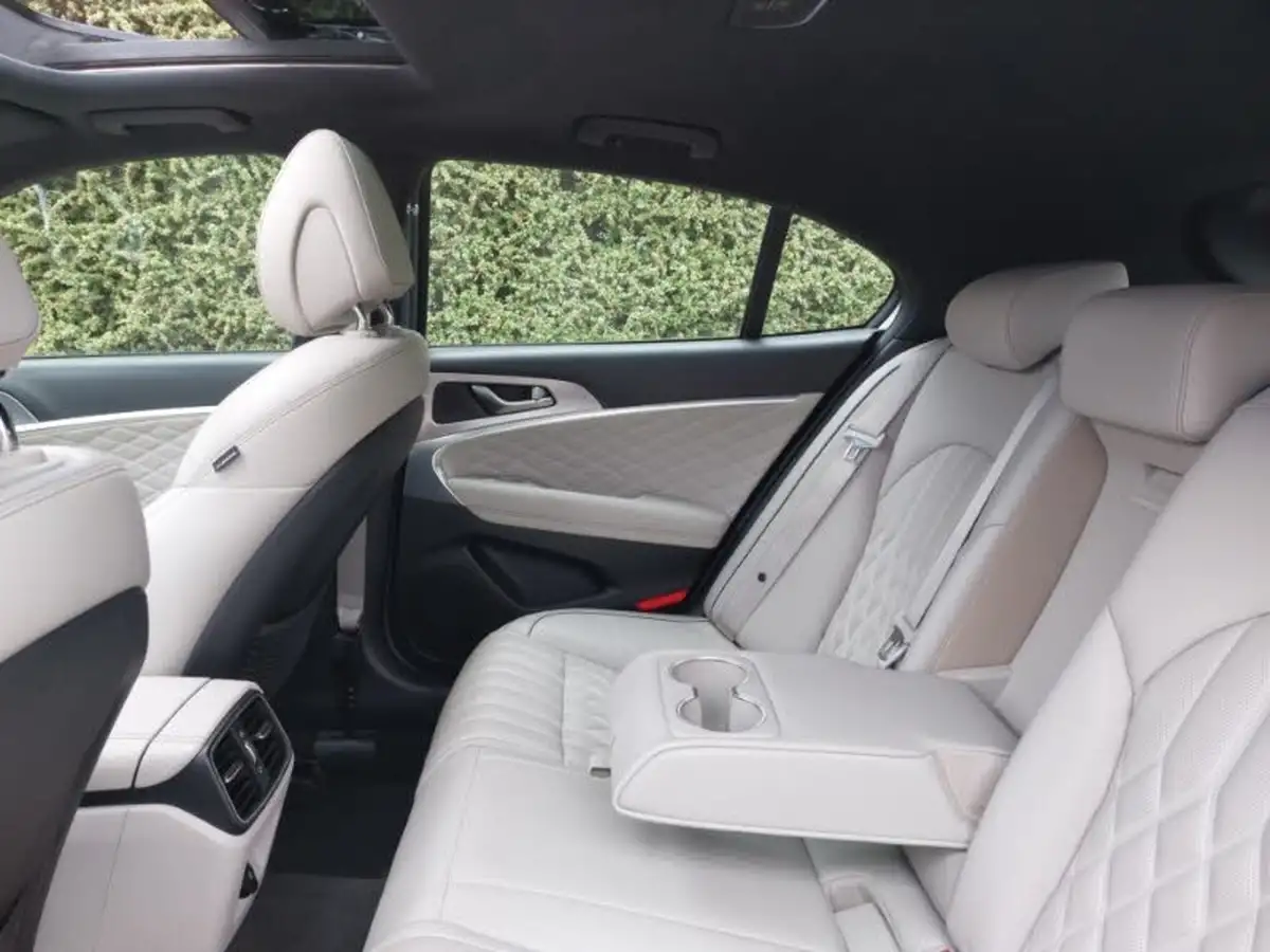 2021-genesis-g70-20-t-premium-line-saloon-4d-big-5