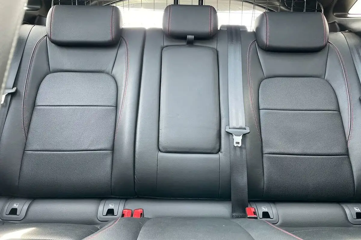 2019-jaguar-e-pace-20-i4d-chequered-flag-150ps-big-36
