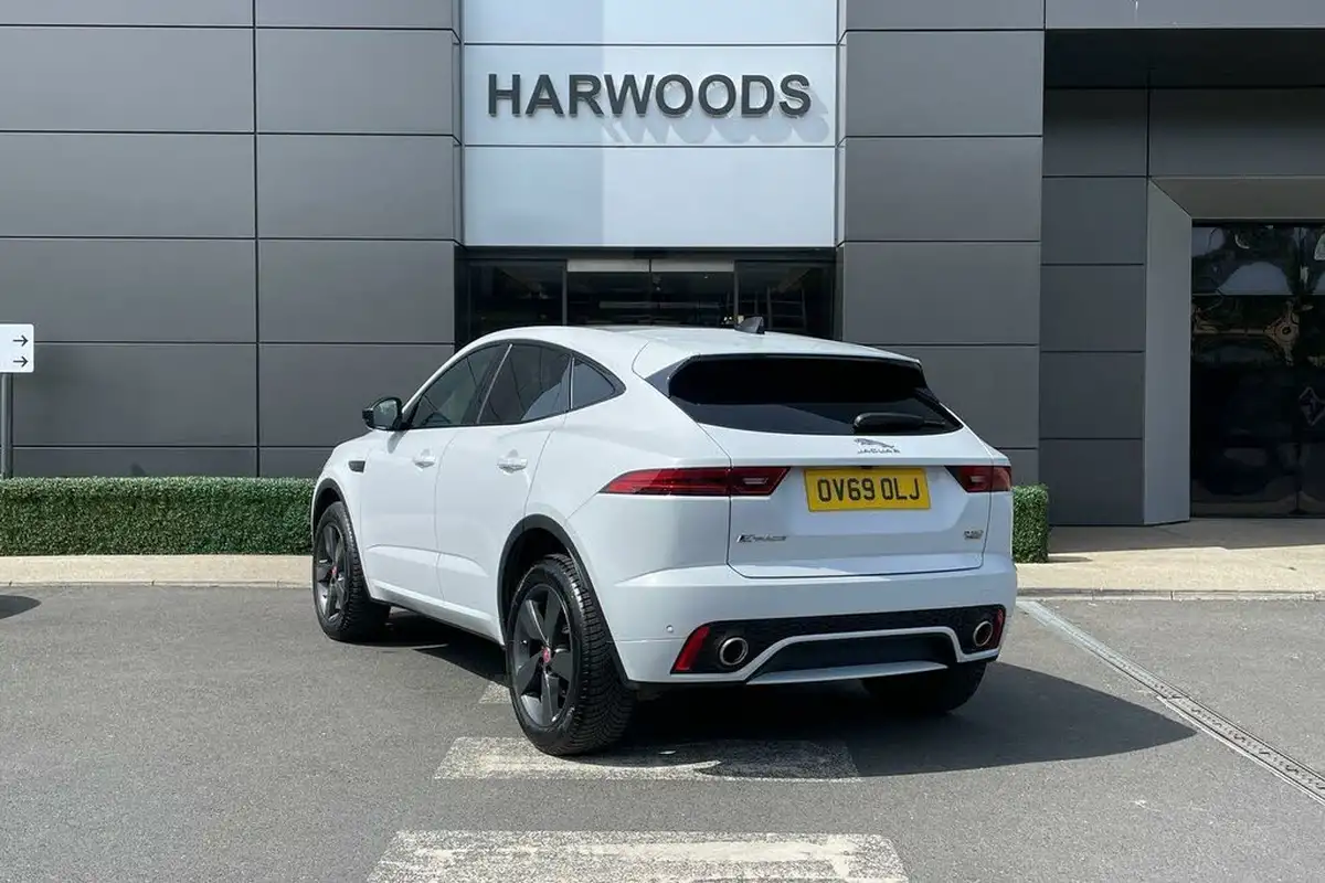 2019-jaguar-e-pace-20-i4d-chequered-flag-150ps-big-8