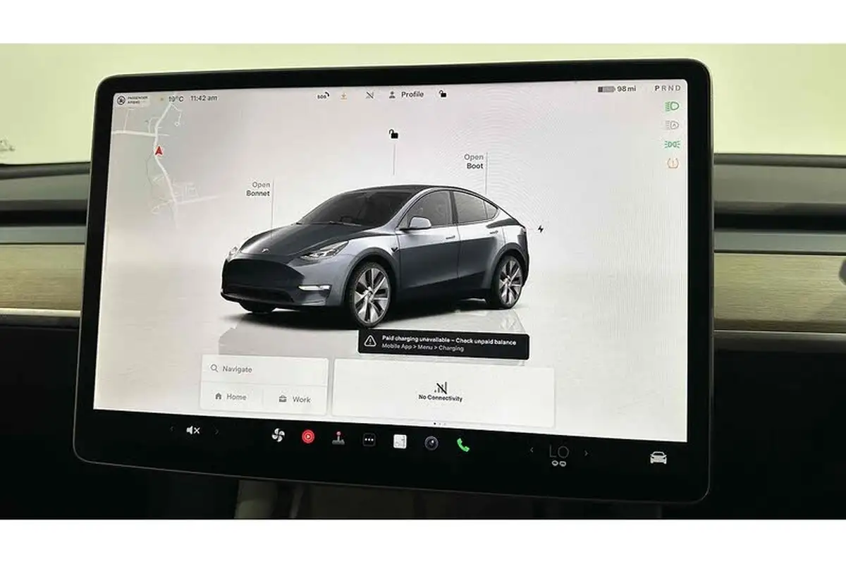2022-tesla-model-y-e-long-range-big-35