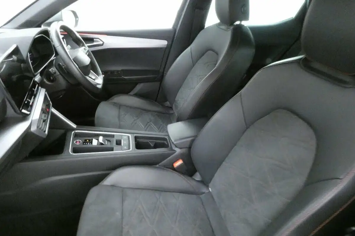 2022-seat-leon-big-18