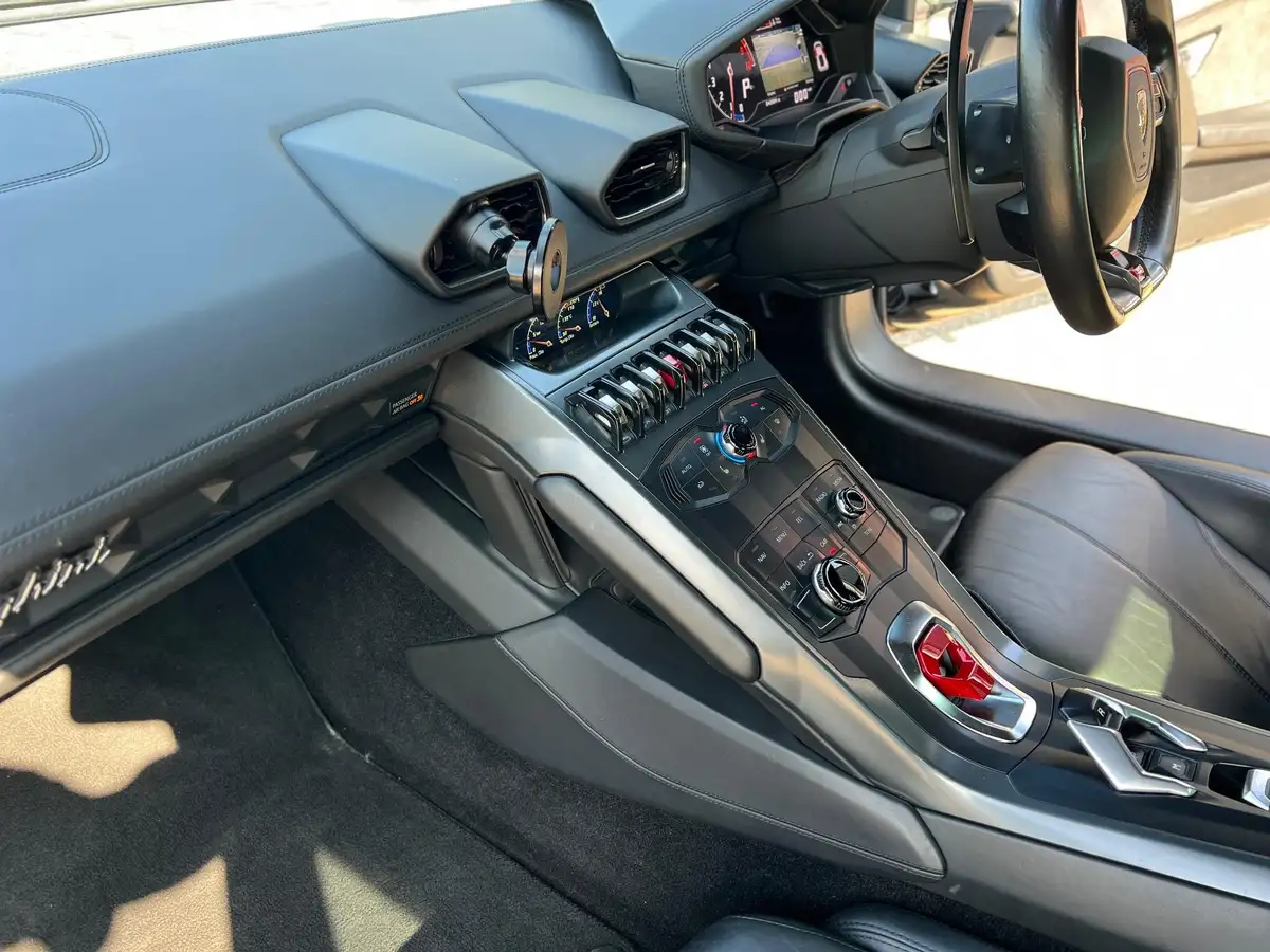 2015-lamborghini-huracan-52-lp-610-4-4wd-coupe-big-15