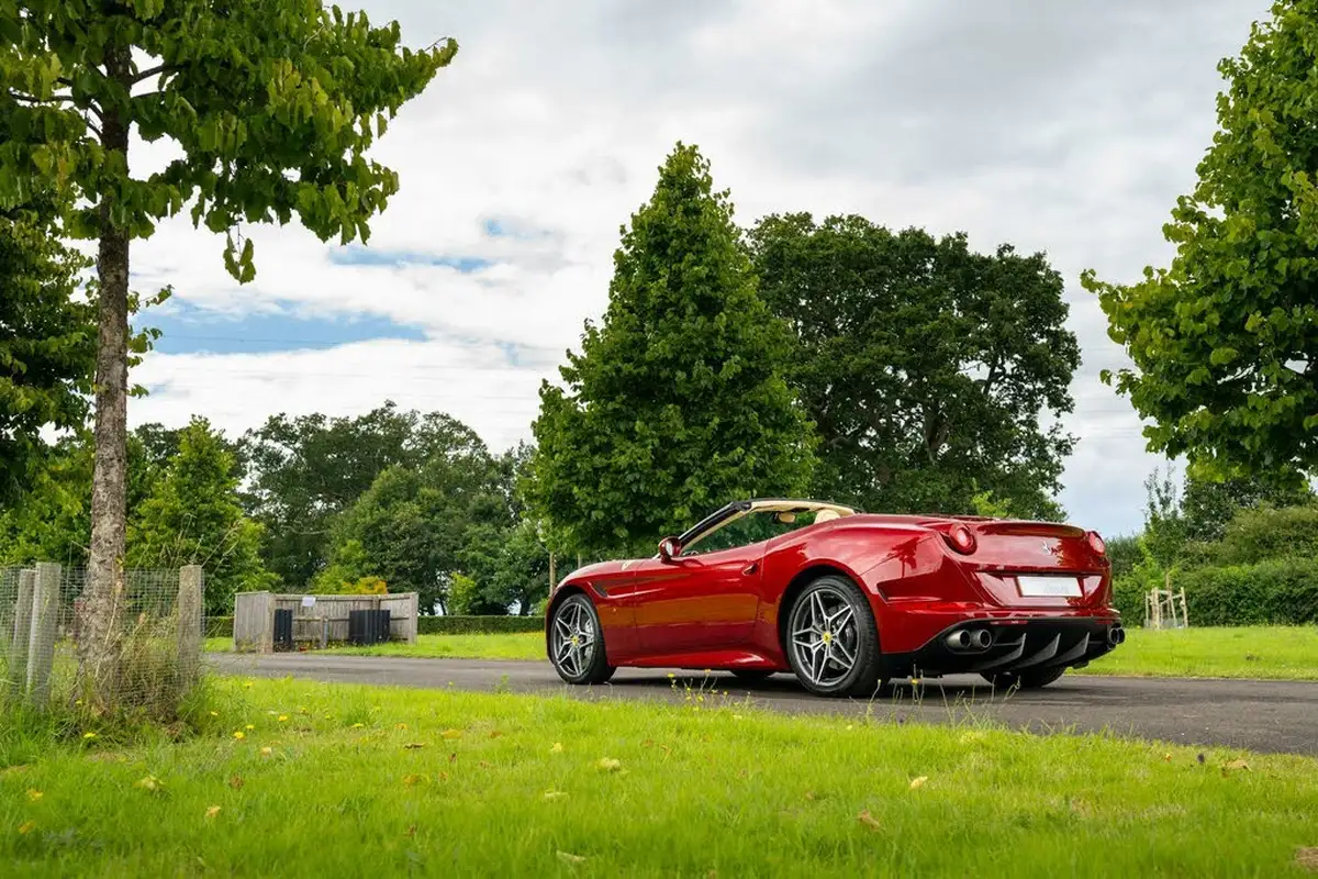 2015-ferrari-california-39-t-big-12