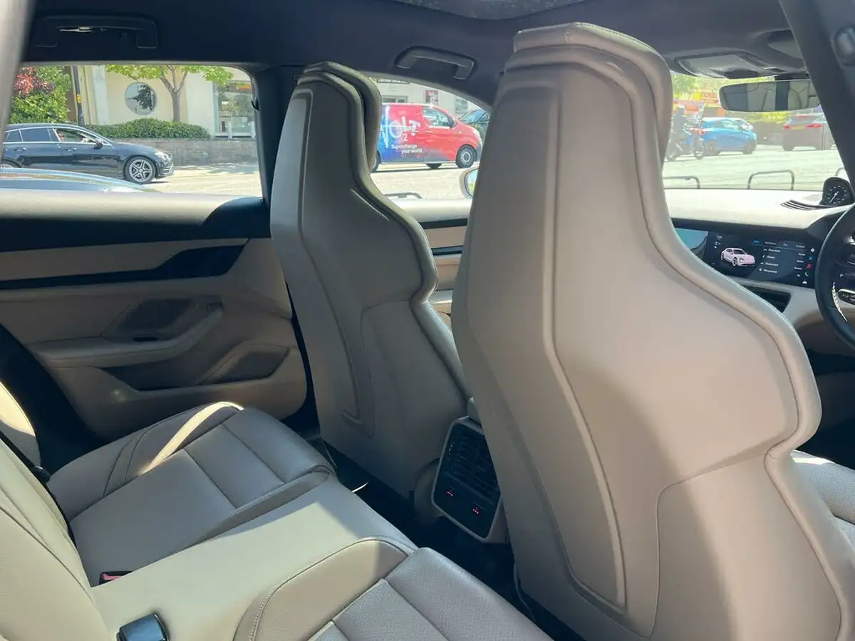2023-porsche-taycan-e-4s-sport-turismo-530ps-big-36