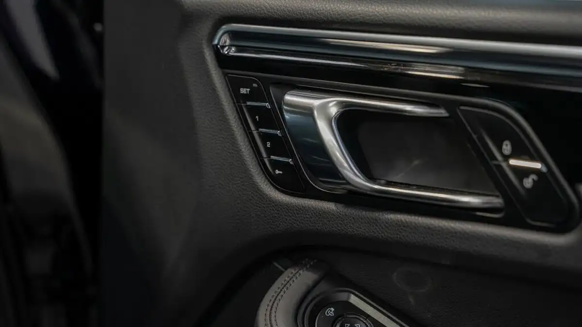 2014-porsche-macan-36-turbo-big-18