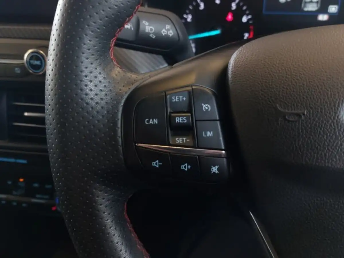 2020-ford-focus-10t-st-line-x-hatchback-big-13