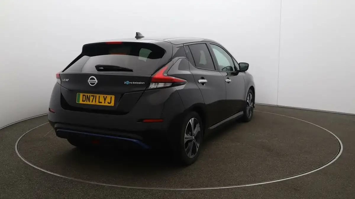 2021-nissan-leaf-e-tekna-big-48
