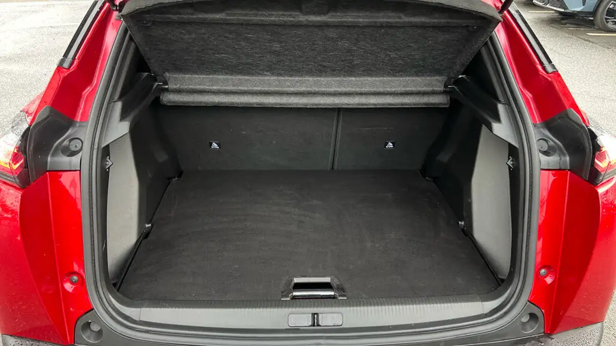 2024-peugeot-2008-suv-e-gt-136ps-50kwh-big-18