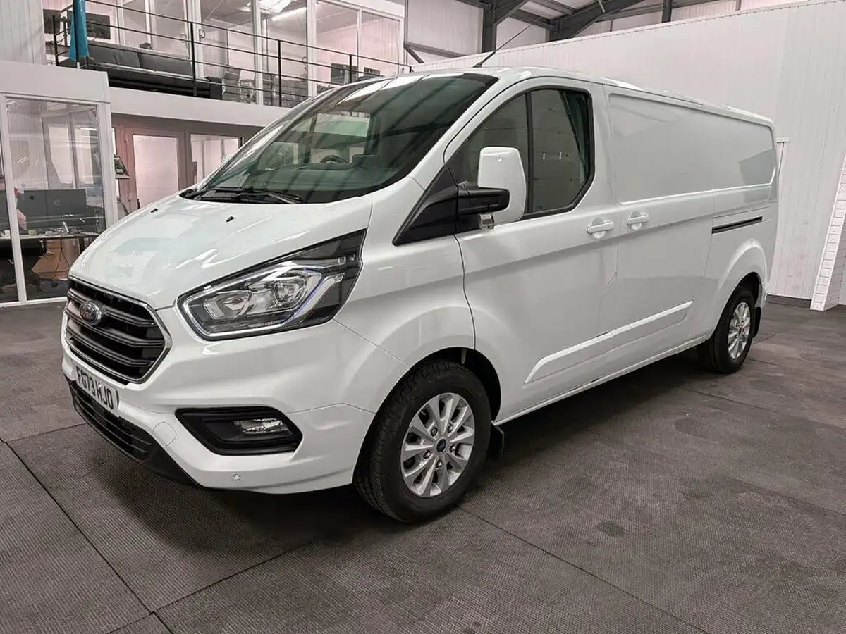2023-ford-transit-custom-big-12