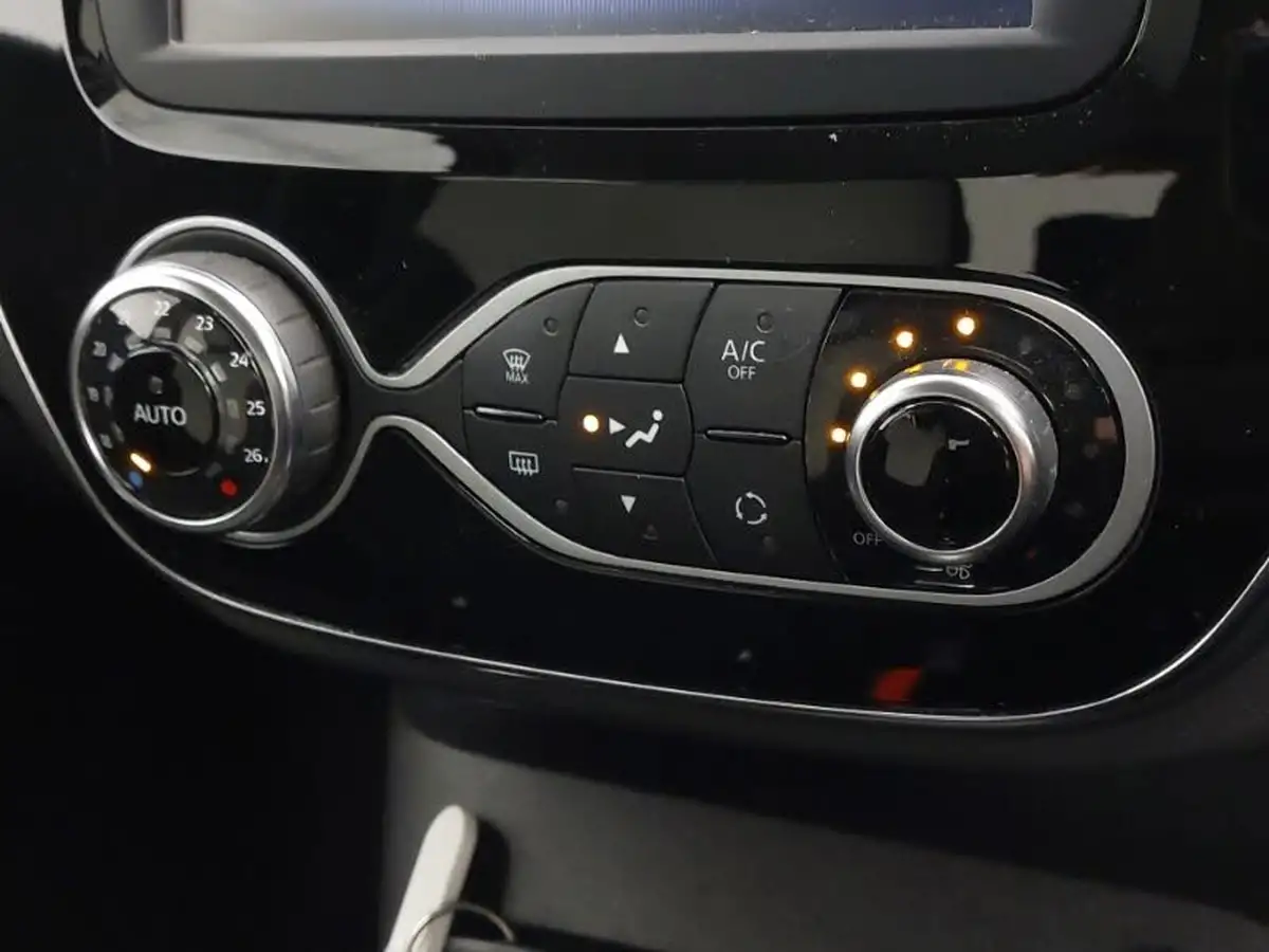 2019-renault-captur-13-tce-iconic-150bhp-ss-edc-auto-big-13