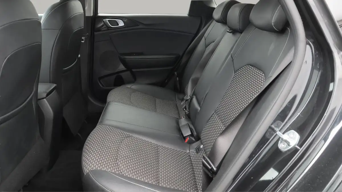 2022-kia-ceed-15-t-gdi-3-sportswagon-big-16