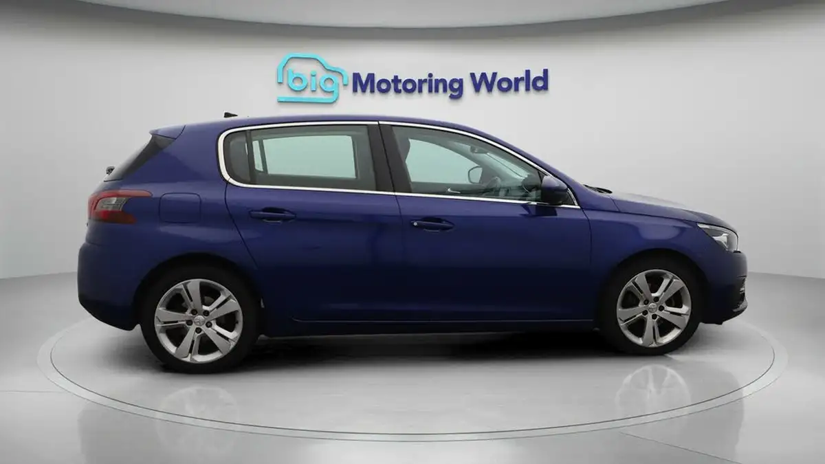 2018-peugeot-308-15-bluehdi-allure-15-bluehdi-big-8