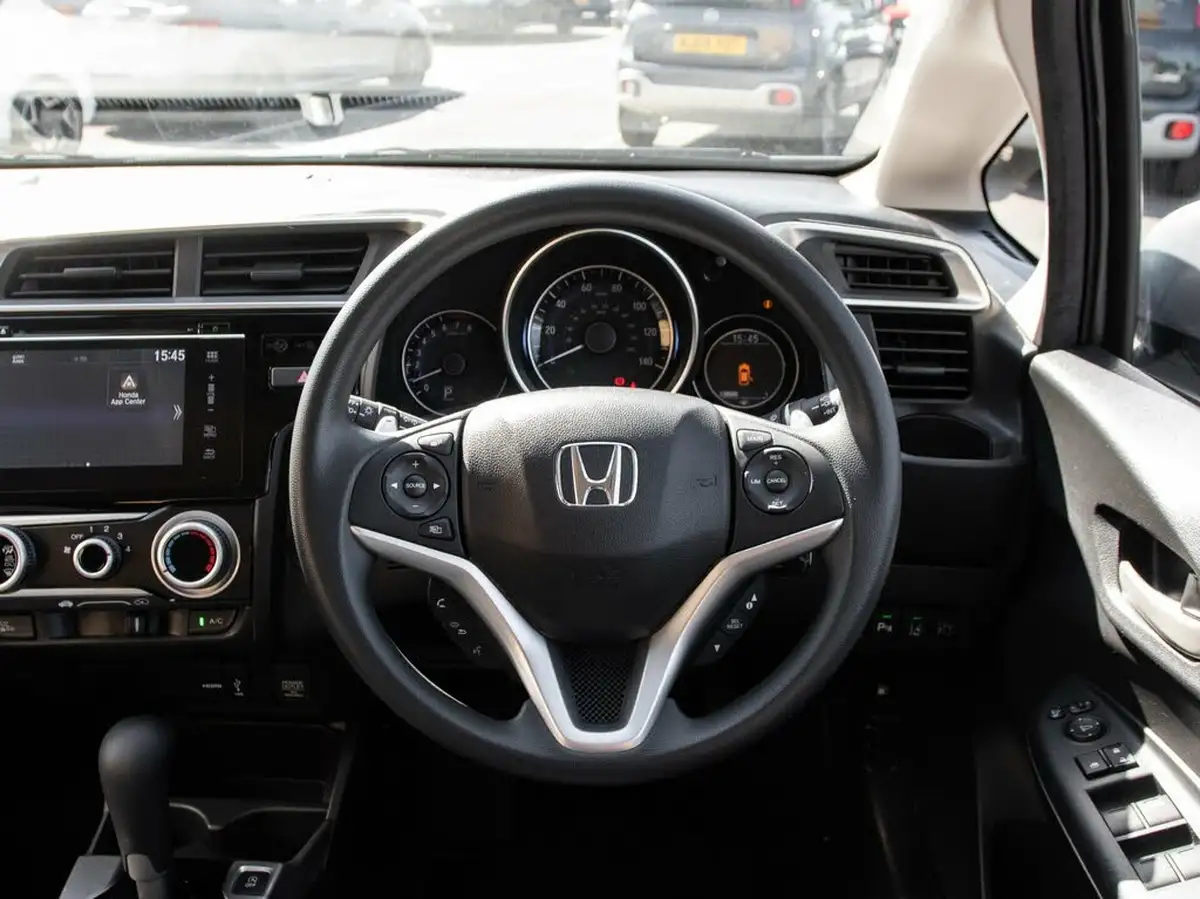 2018-honda-jazz-13-i-vtec-se-navi-cvt-big-20
