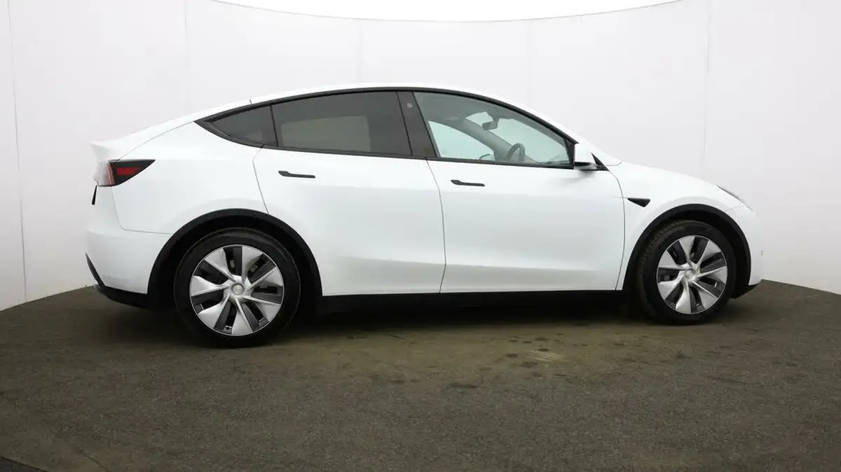 2023-tesla-model-y-e-rwd-big-52