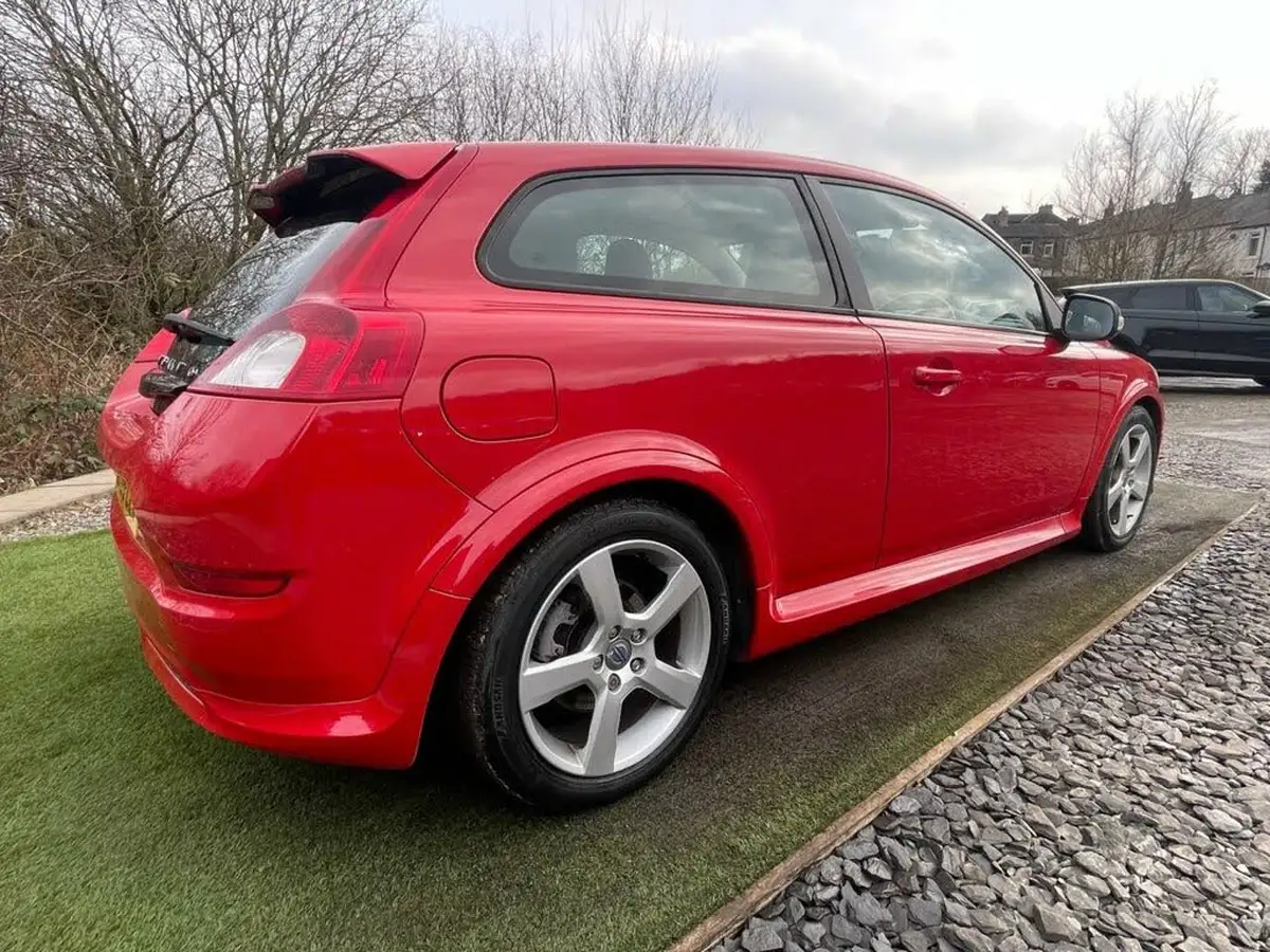 2010-volvo-c30-16td-r-design-big-20