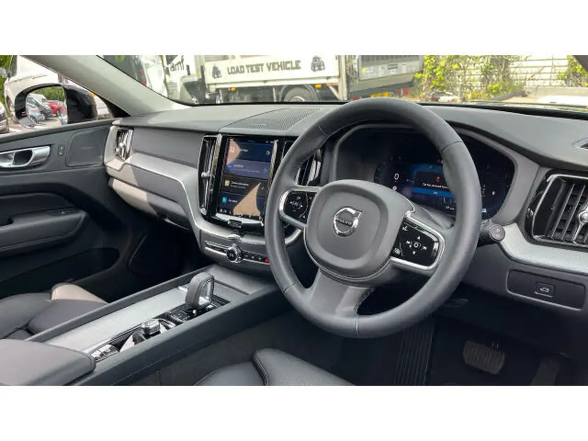 2024-volvo-xc60-20-b5-plus-big-4