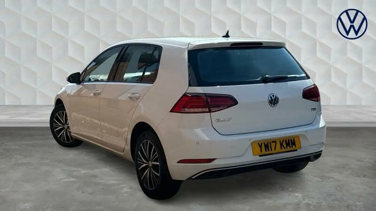 2017-volkswagen-golf-14-tsi-se-nav-ss-hatchback-5d-big-2