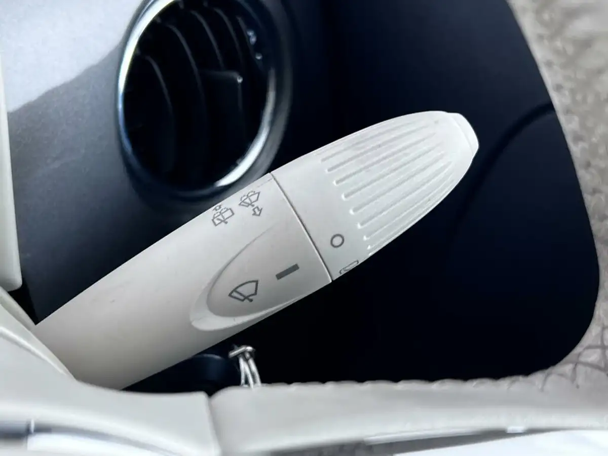 2016-fiat-500-12-lounge-dualogic-big-31