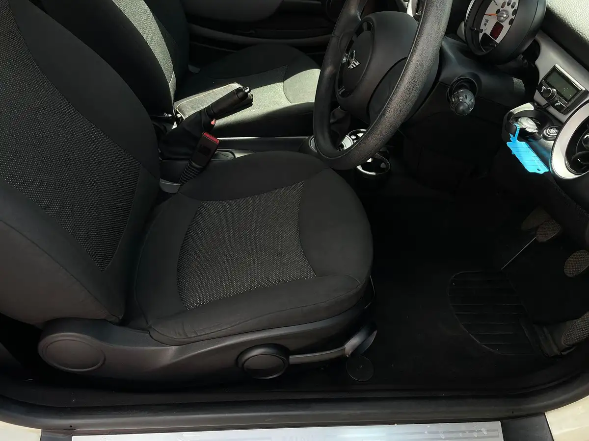 2011-mini-cooper-16-first-big-25