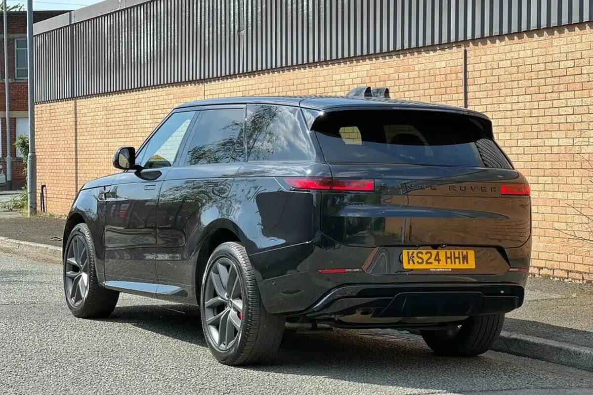 2024-land-rover-range-rover-sport-30-d300-dynamic-se-big-18