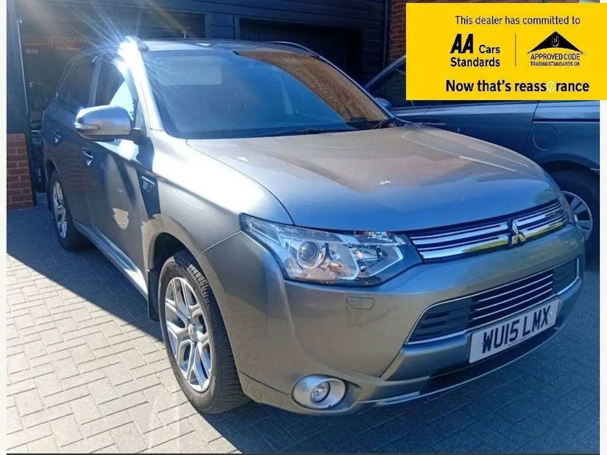 2015-mitsubishi-outlander-20-gx4h-phev-big-0
