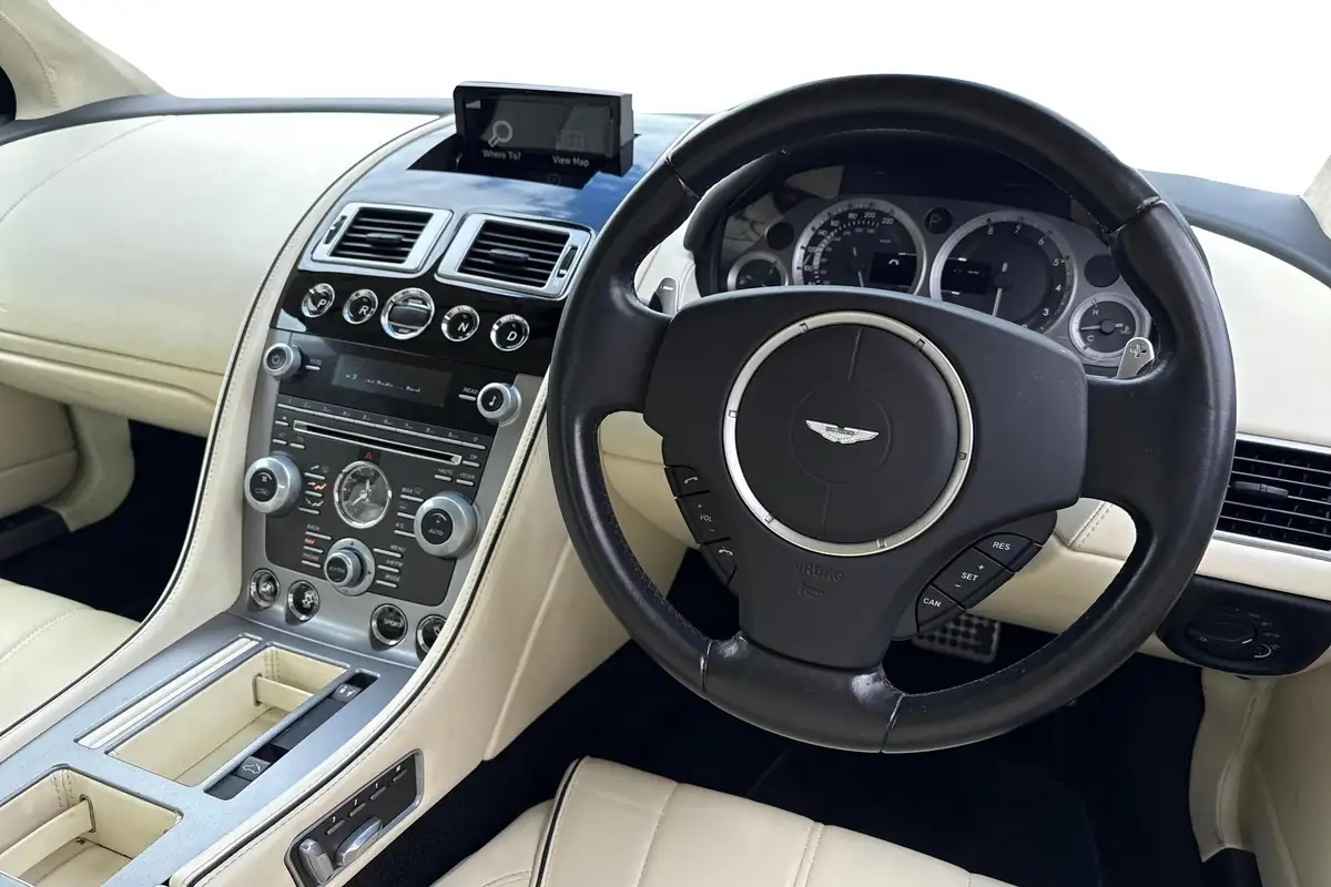 2015-aston-martin-db9-59-volante-big-16