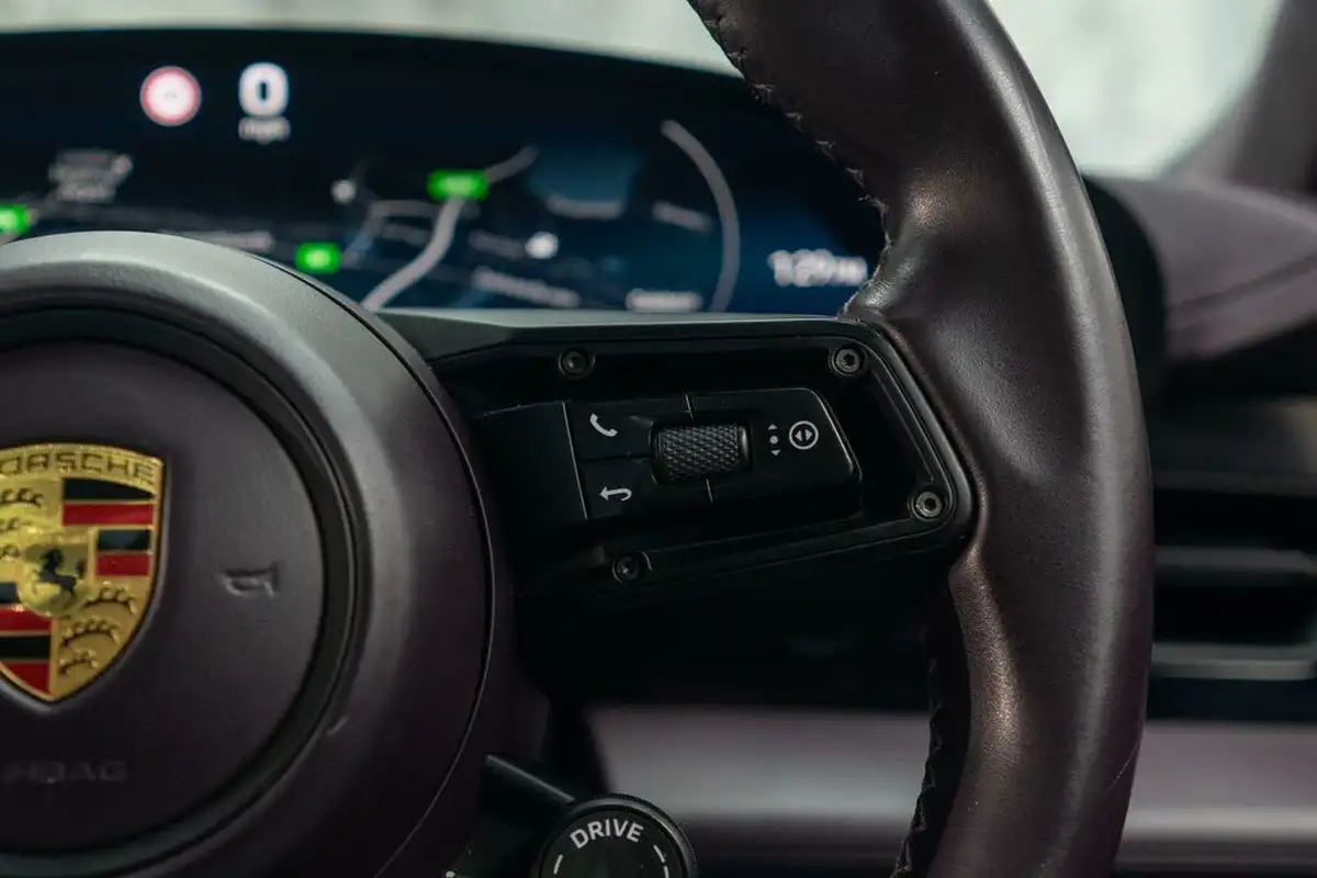 2020-porsche-taycan-e-turbo-big-34