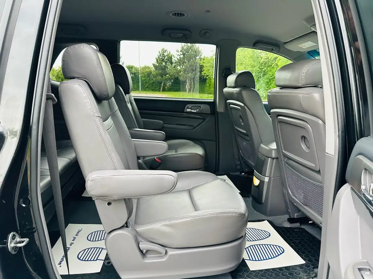2013-kgm-ssangyong-turismo-20td-ex-big-16