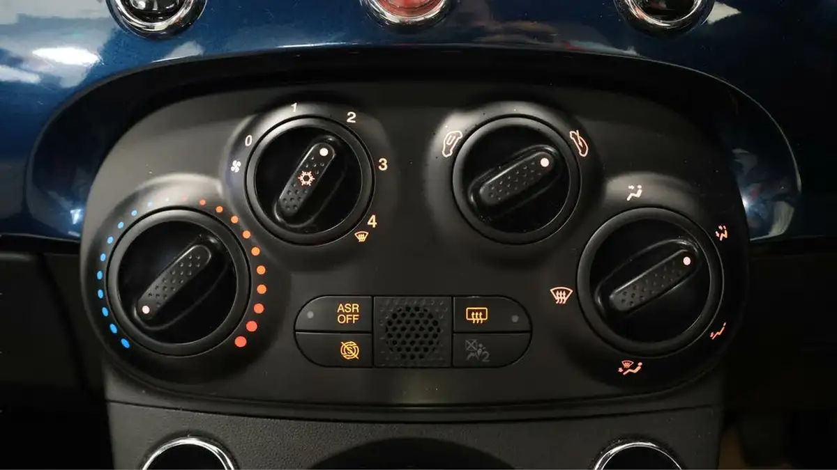 2022-fiat-500-10-dolcevita-big-11