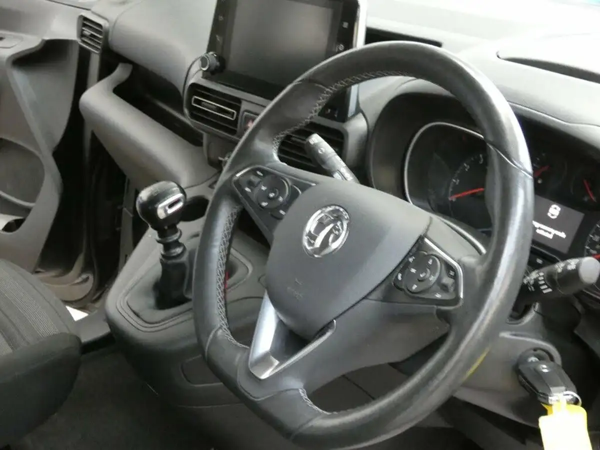 2022-vauxhall-combo-life-15-se-xl-100ps-big-32