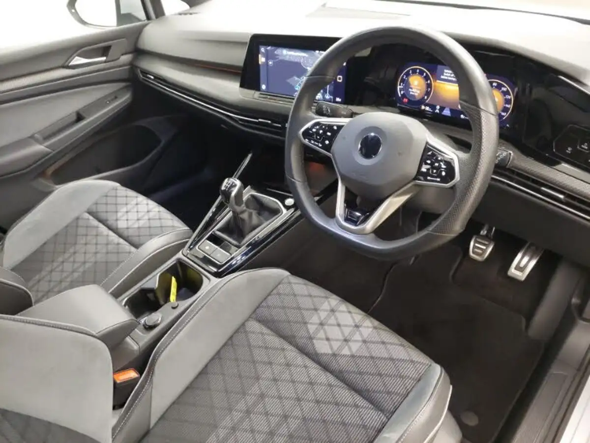 2022-volkswagen-golf-15-tsi-r-line-130ps-hatchback-big-12