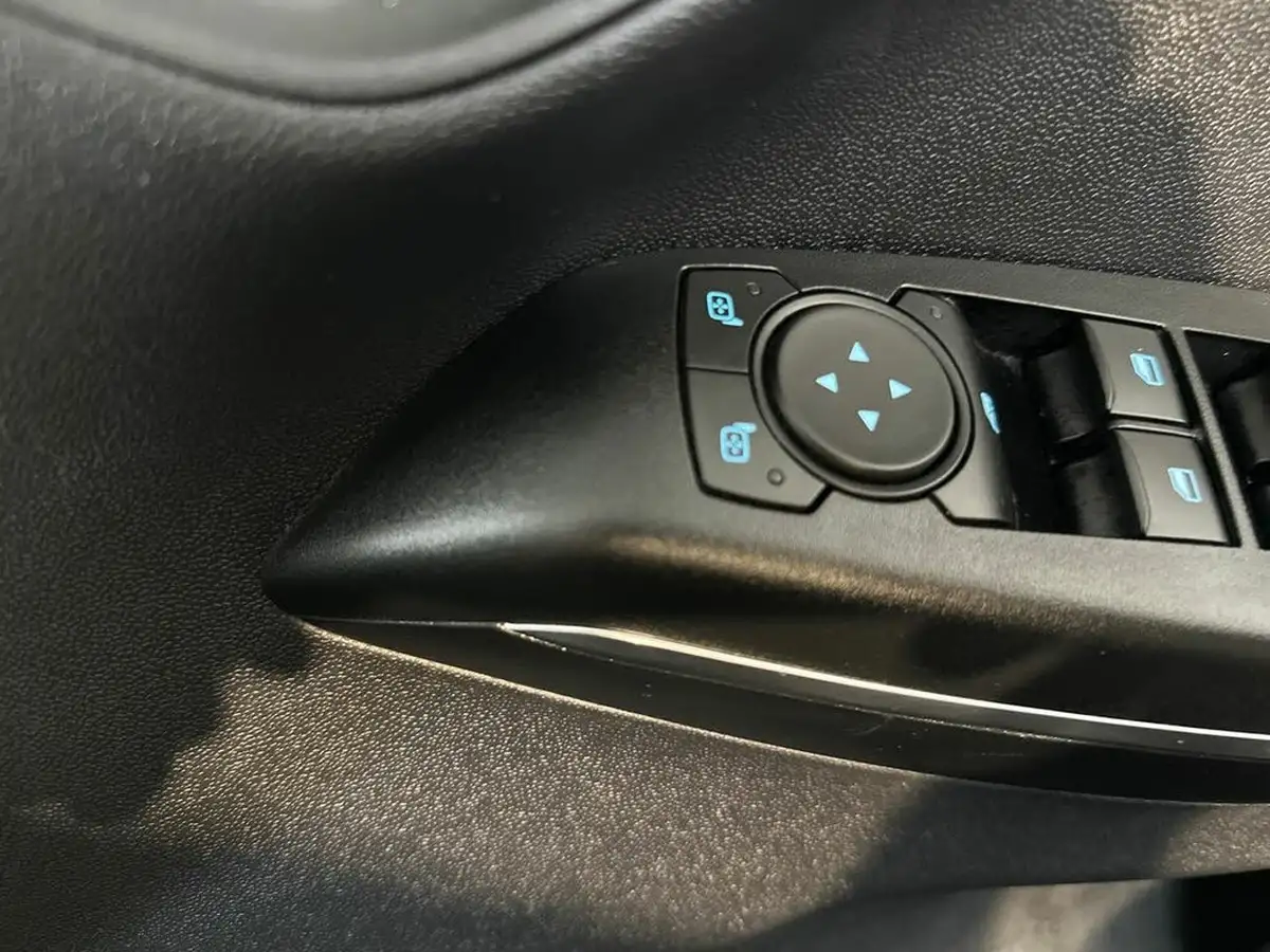 2022-ford-fiesta-10t-st-line-100ps-5d-big-29