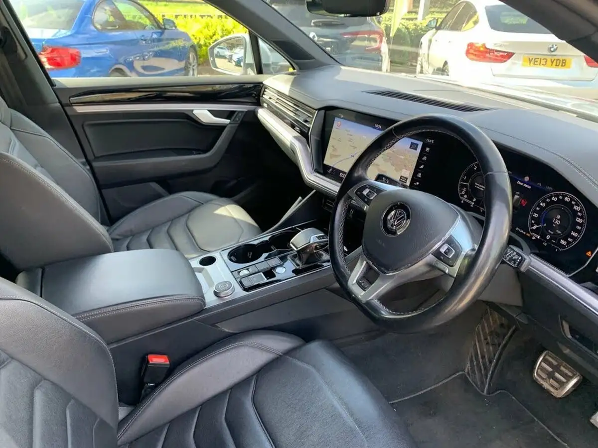 2019-volkswagen-touareg-30tdi-r-line-tech-286ps-big-3