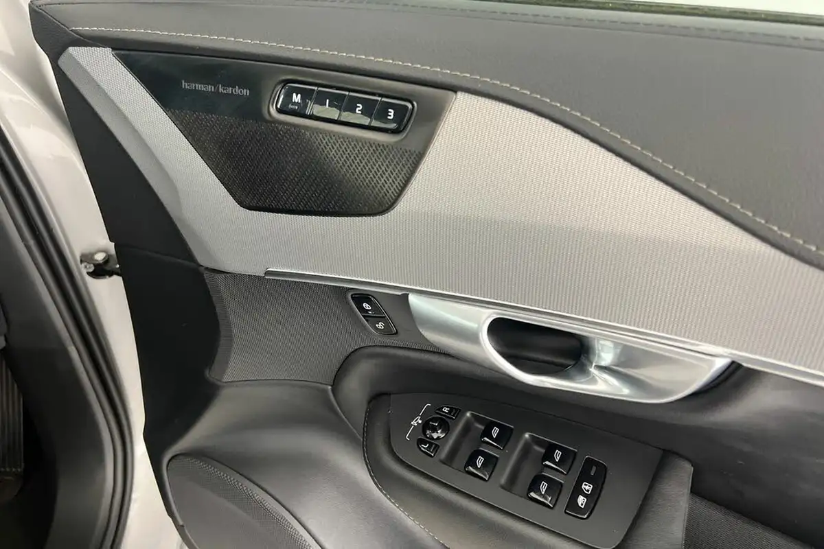 2024-volvo-xc90-20-b5-plus-big-28