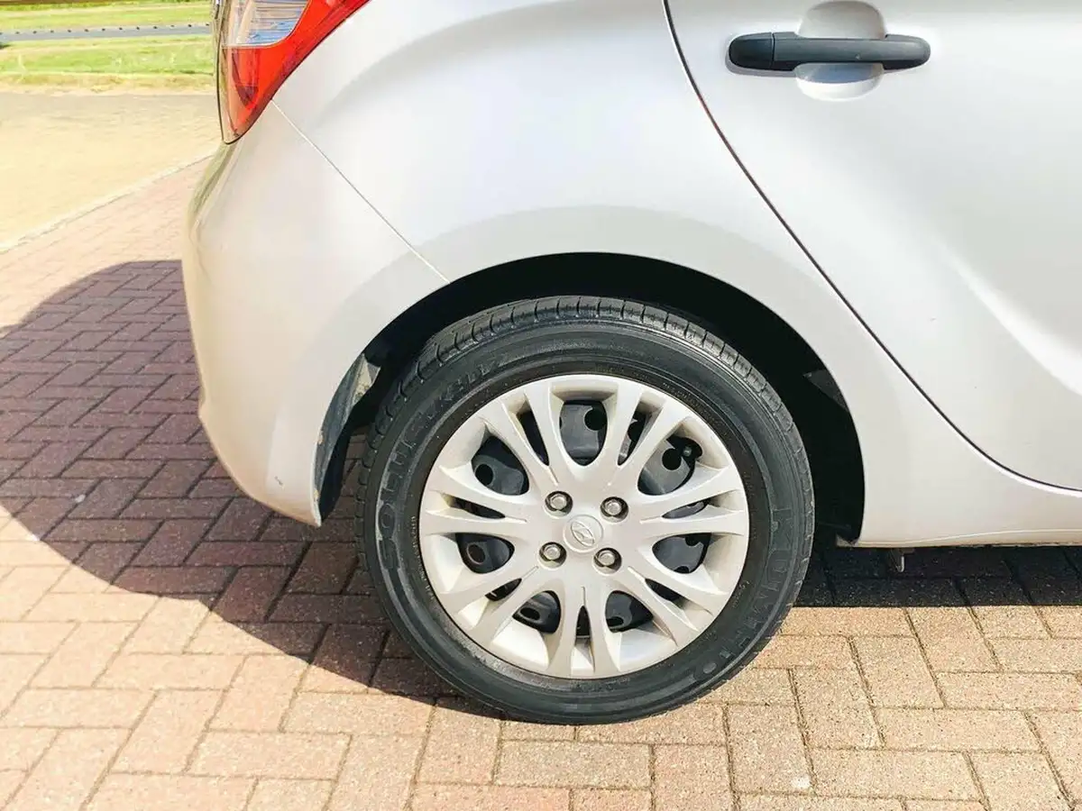2012-hyundai-i20-12-classic-5d-big-23