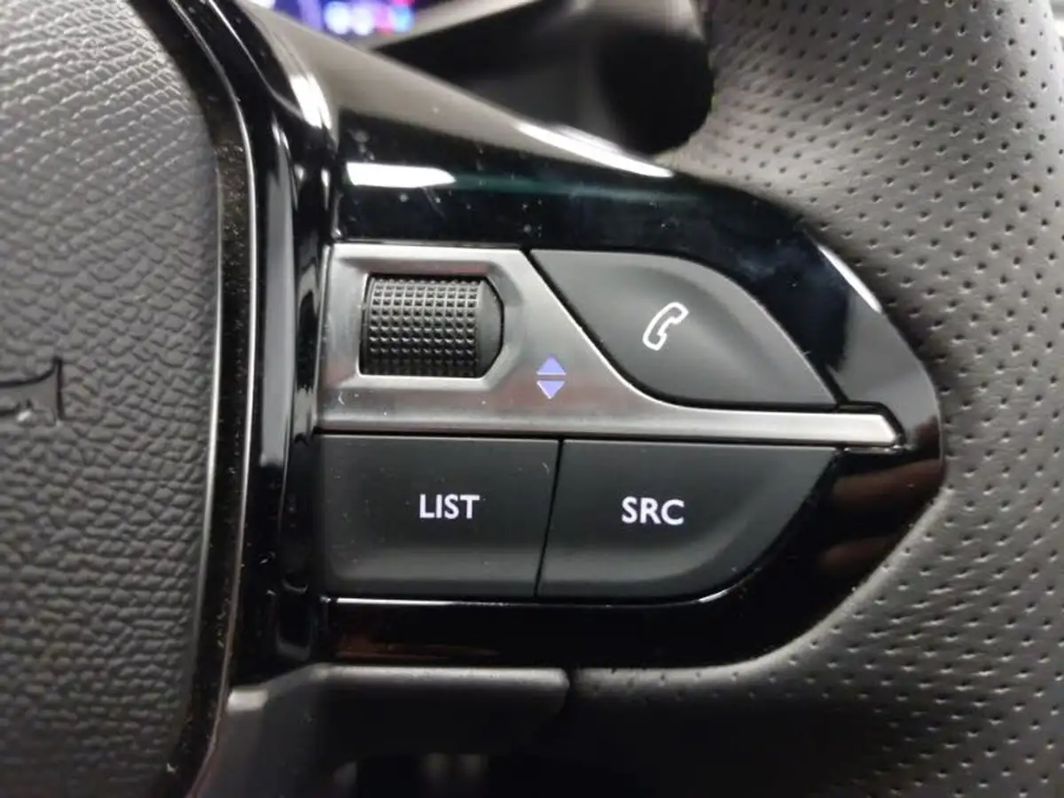 2024-peugeot-208-12-puretech-gt-100ps-big-12