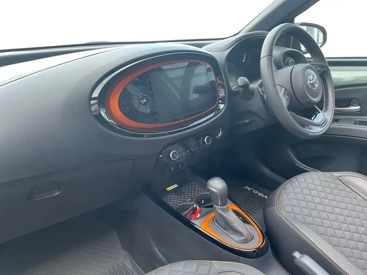 2022-toyota-aygo-x-10-vvt-i-limited-edition-cvt-big-8