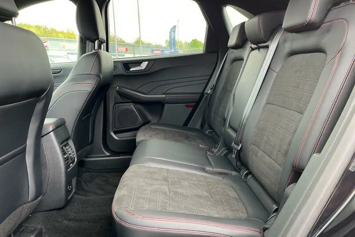 2023-ford-kuga-big-19