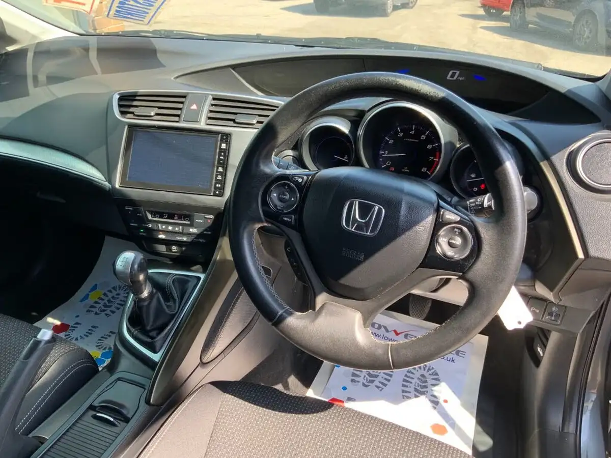 2016-honda-civic-14-i-vtec-se-plus-navi-big-24