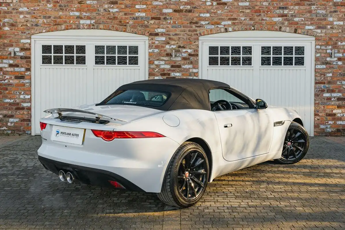 2015-jaguar-f-type-30-convertible-quickshift-big-3